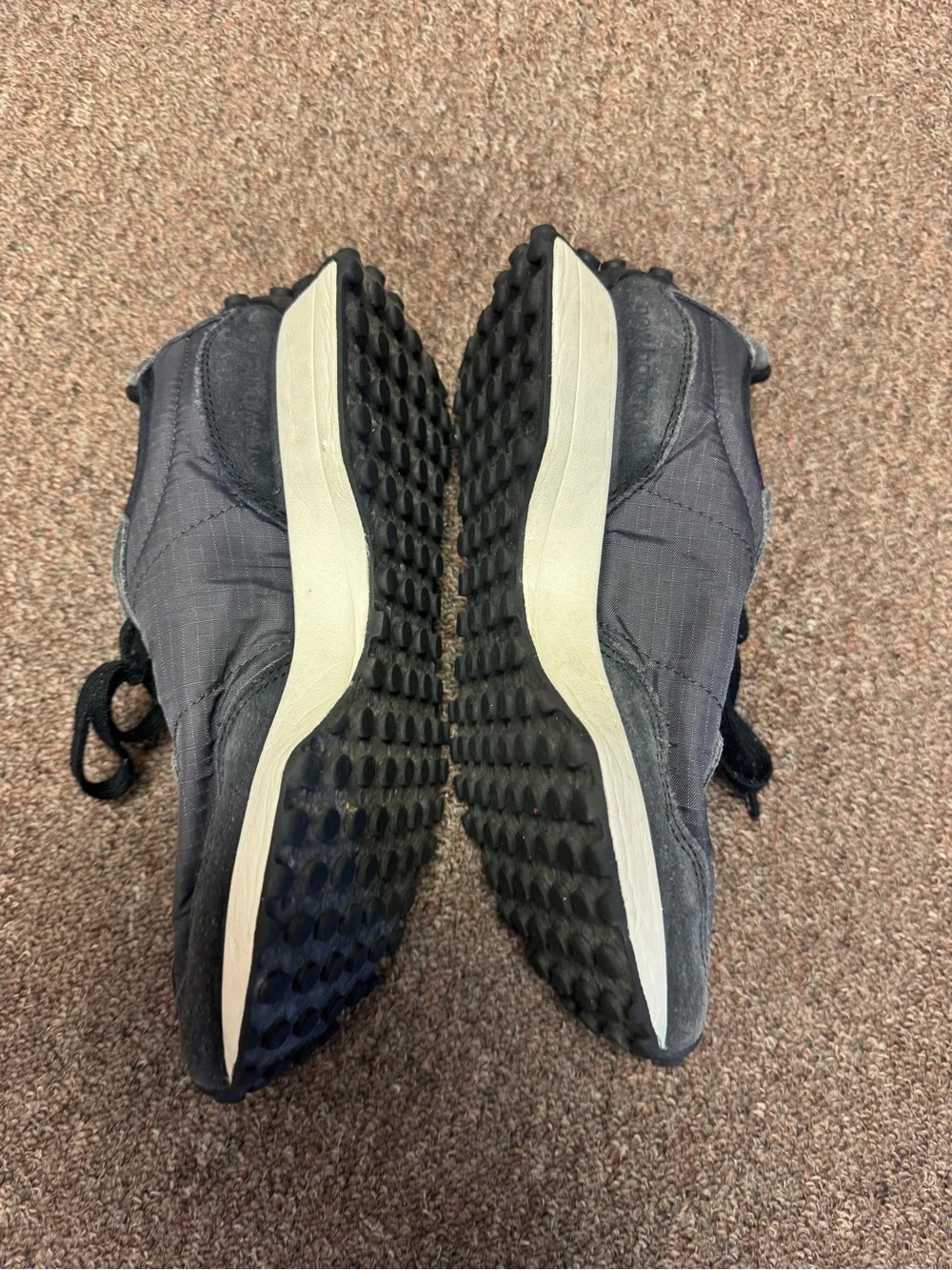 New Balance 327 Gray & White Sneakers – Size 5.5
